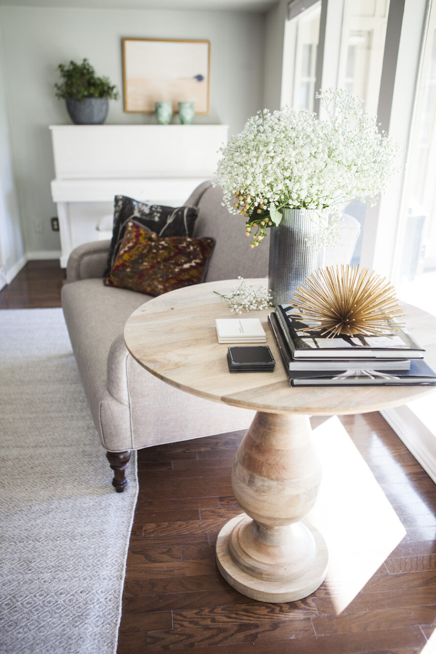 piano-living-room-settee-elizabeth-ryan-interiors