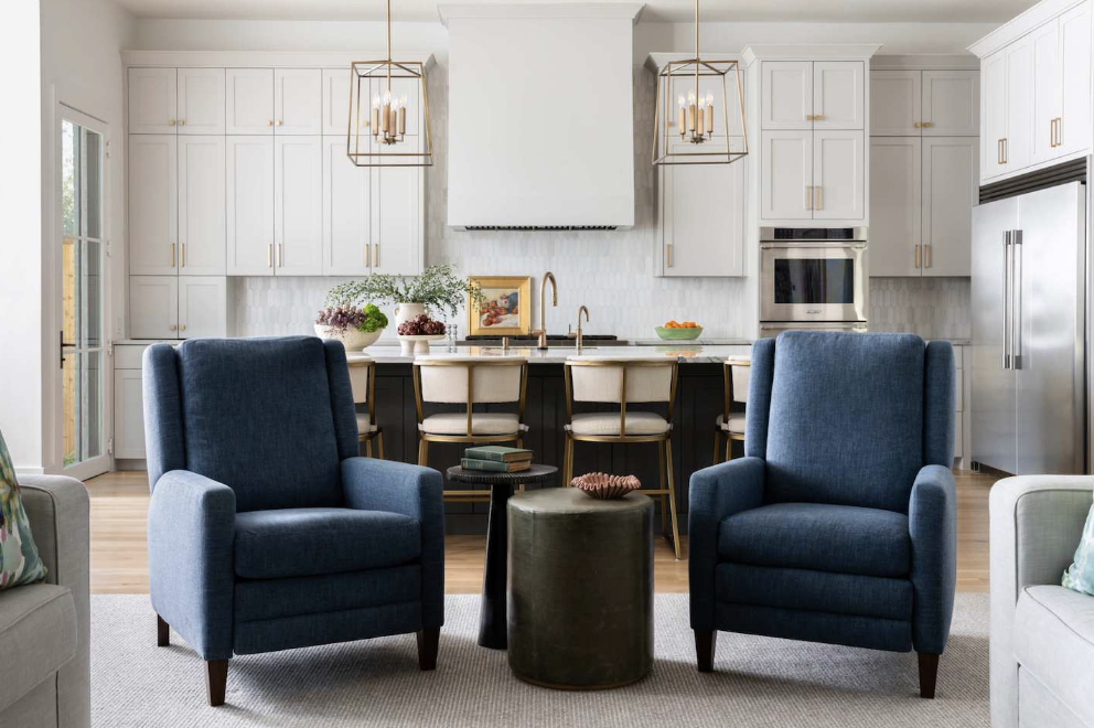 Intro kitchen: Open concept kitchen design by Dallas interior designer Elizabeth Ryan Interiors